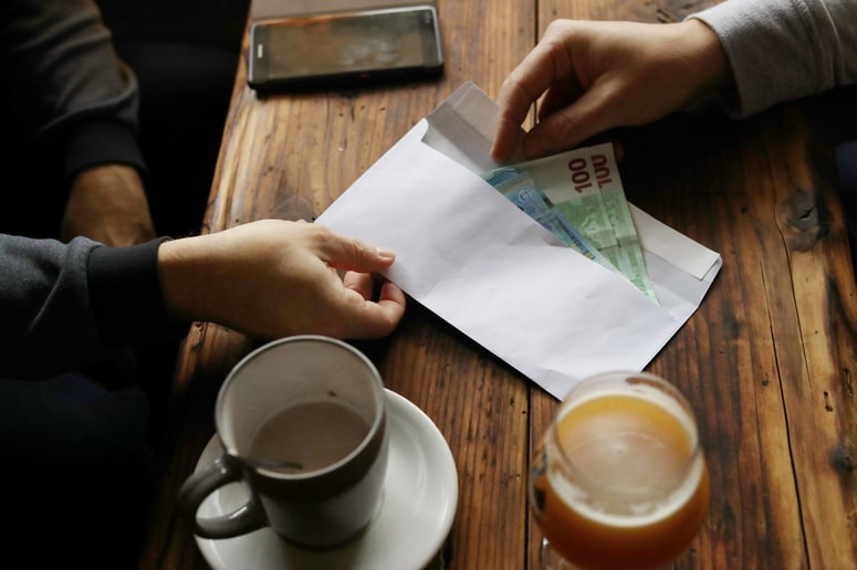 Denarja, ki ga je posodila prijateljici, ni nikoli več videla.