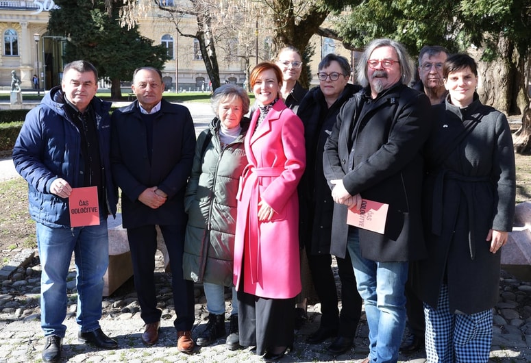 Po Tatjani Greif je bil iz Levice v Mariboru v parlament izvoljen Vladimir Šega (tretji z desne). 