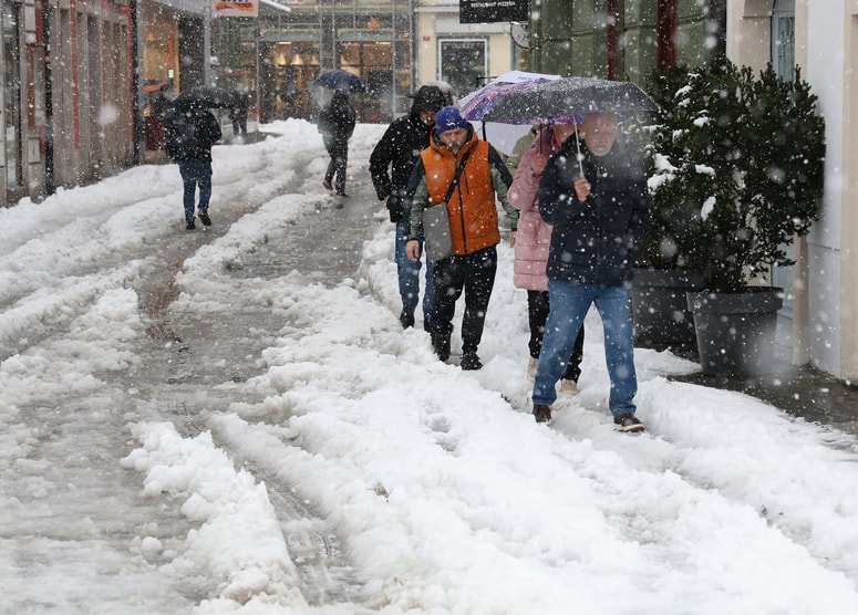 Glavna fotografija članka:(FOTO) Maribor: Brez elektrike 35.000 odjemalcev, motena oskrba z vodo, težave z javno kanalizacijo
