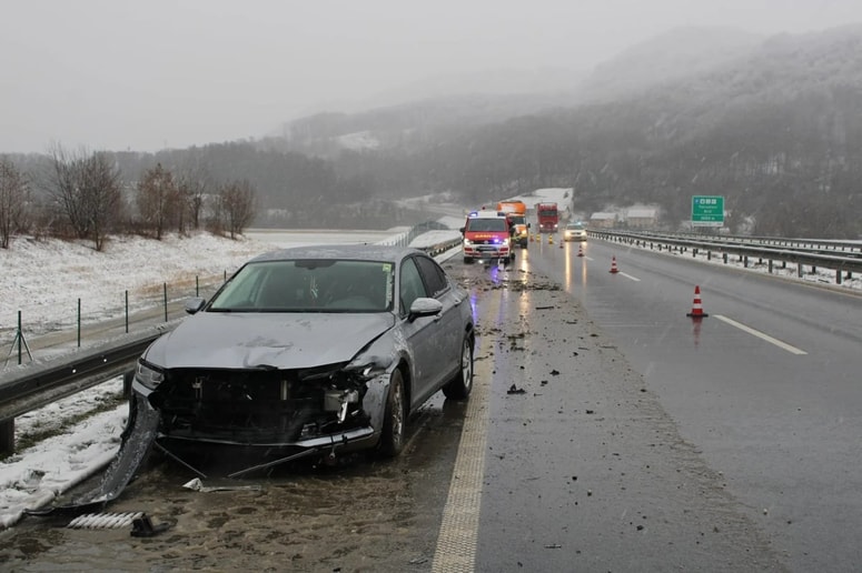 Posledice nesreče na dolenjski avtocesti na relaciji Čatež - Drnovo