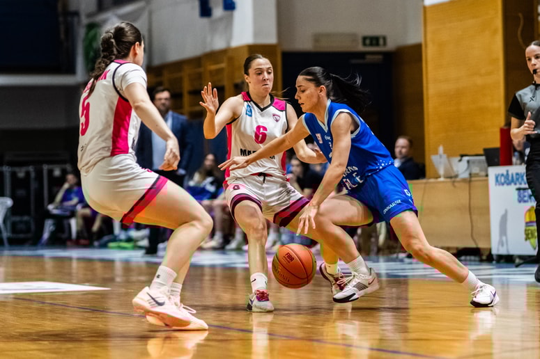 V prvi četrtini jim je odlično uspevalo, v nadaljevanju tekme pa so Mariborčanke vse težje ustavljale napade Celjank. 