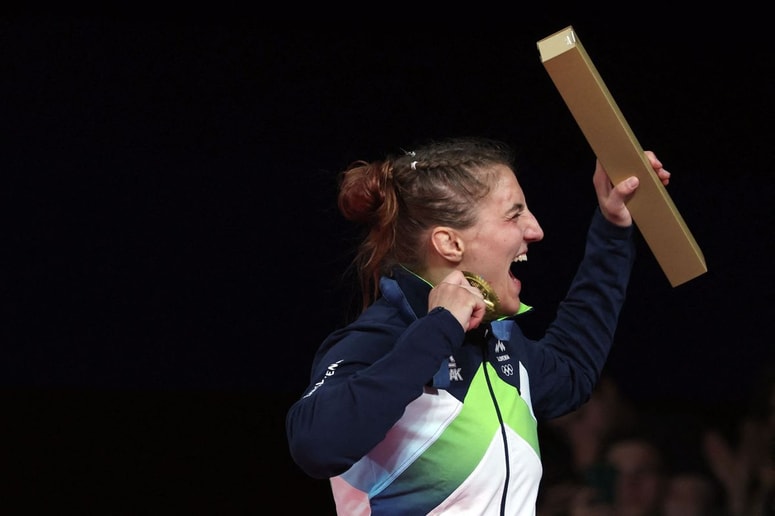 Vrhunec njene kariere je bila zlata medalja v Parizu. 