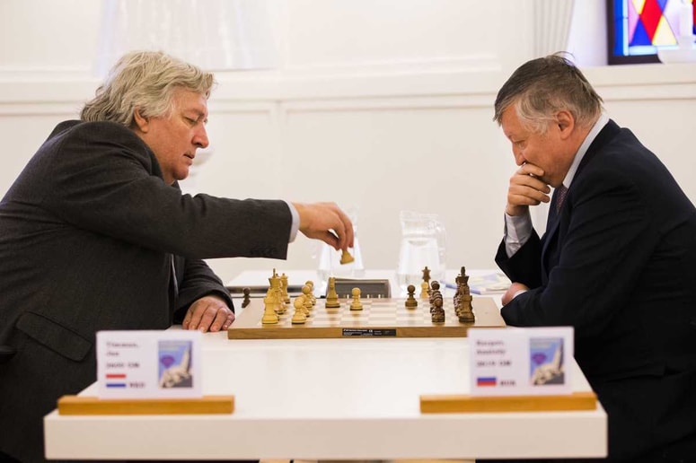Jan Timman (levo) je leta 1993 izgubil dvoboj za naslov svetovnega prvaka proti Anatoliju Karpovu. Dvajset let kasneje sta se šahista znova pomerila v Groningenu. 