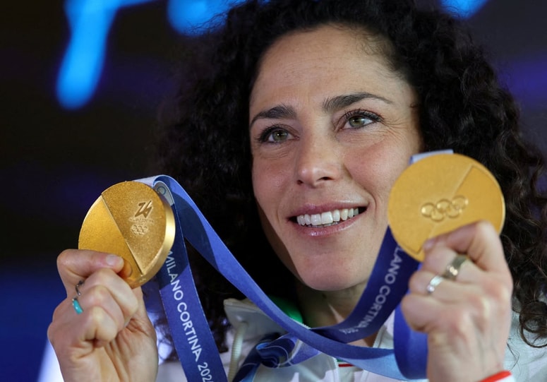 V Cortini d'Ampezzo je osvojila zlati medalji v superveleslalomu in veleslalomu. 