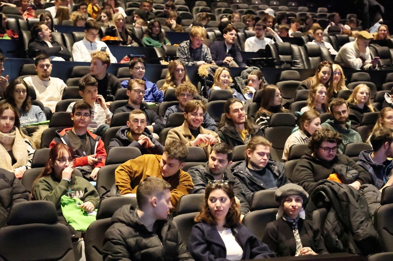 Glavna fotografija članka:(FOTO) Od kod prihaja največ tujih študentov študirat na Univerzo v Mariboru? Katere fakultete so najbolj privlačne?