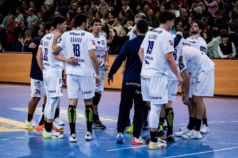 Že v zgodnji fazi tekme je v dvorani, kjer se je zbralo približno 5000 ljudi, nastala nenavadna tišina.