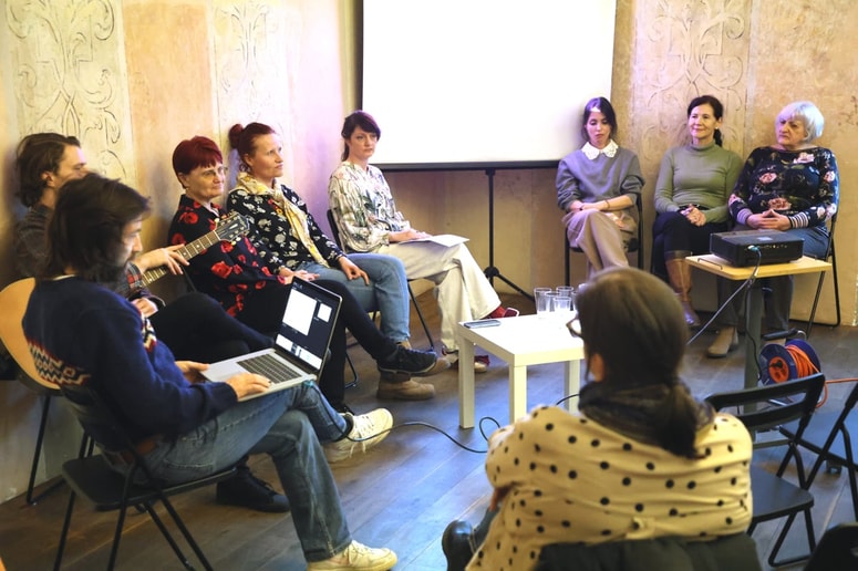 Dobro leto dni po smrti Jožice Hamler so njeno zgodbo slovesa v pogovoru ponovno oživili sodelavci projekta Facing Death in najožji družinski člani umrle.