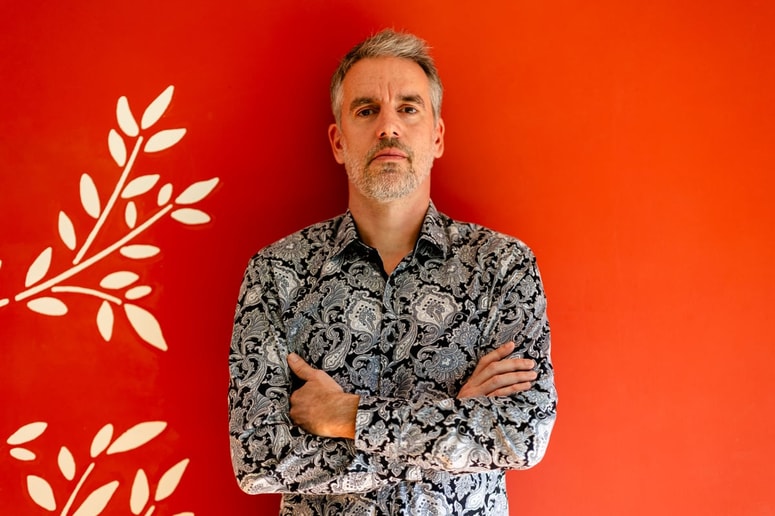 Moda? "Meni bi bile kavbojke dovolj dobre za vse priložnosti. Tu in tam mi zato prifrči kakšen dobronameren: L'po te prosim, Aljoša, tak pa res ne mor'š iz bajte." 