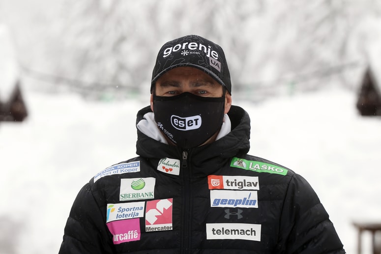 Člansko skakalno reprezentanco je popeljal v covid-obdobje, a se moral predčasno posloviti. 