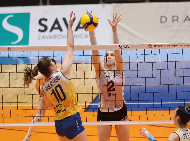 Klara Milošič (2) in njene soigralke morajo čim prej pozabiti na slabo predstavo v zadnji tekmi državnega prvenstva. 