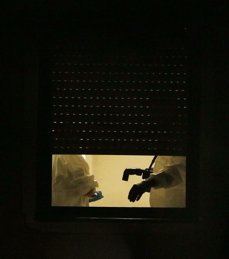 Na kraj dogodka so nemudoma prispeli karabinjerji in reševalci nujne medicinske pomoči. Kmalu za njimi so se jim pridružili še forenziki. 