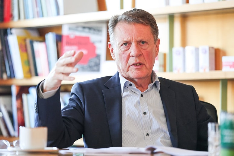 "Lani smo ustvarili kar 81,6 milijona evrov prihodkov, že od leta 2018, ko so bili prihodki 49 milijonov, beležimo rast," pravi direktor Lekarn Maribor Albin Turk. 