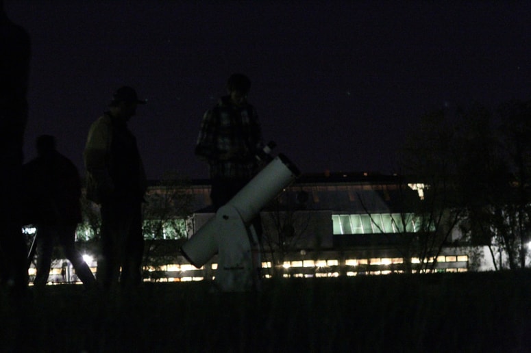 Osupljiv pogled v središče naše galaksije razkriva nepričakovane podrobnosti. Fotografija je simbolična. 