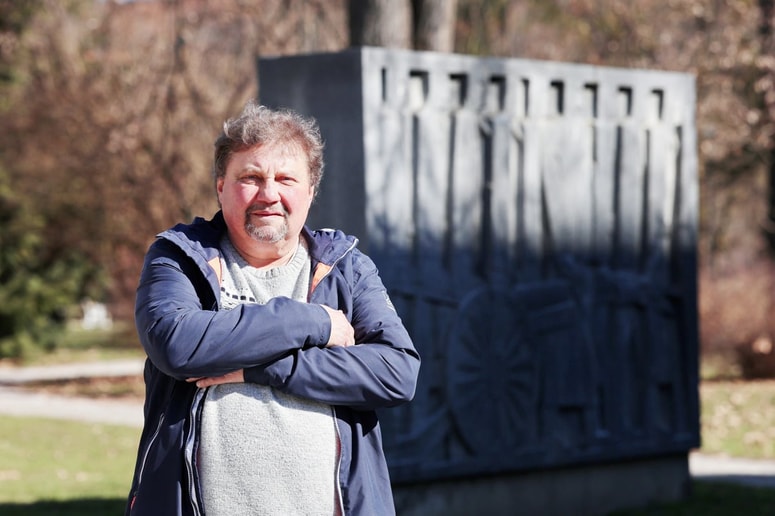 "Iz besed Karla Gržana se lahko mladi naučijo razmišljati s svojo glavo, naj ne poslušajo zgolj politikov, ki govorijo in delajo za svoje gnezdece, ki se čez čas razraste v ogromno gnezdo," pravi Silvo Safran. 