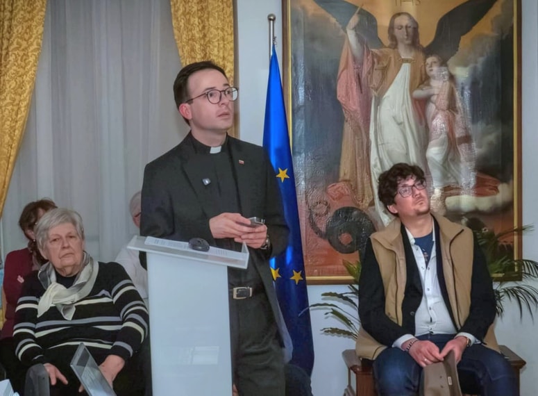 Predavatelj, župnik dr. Sebatijan Valentan 