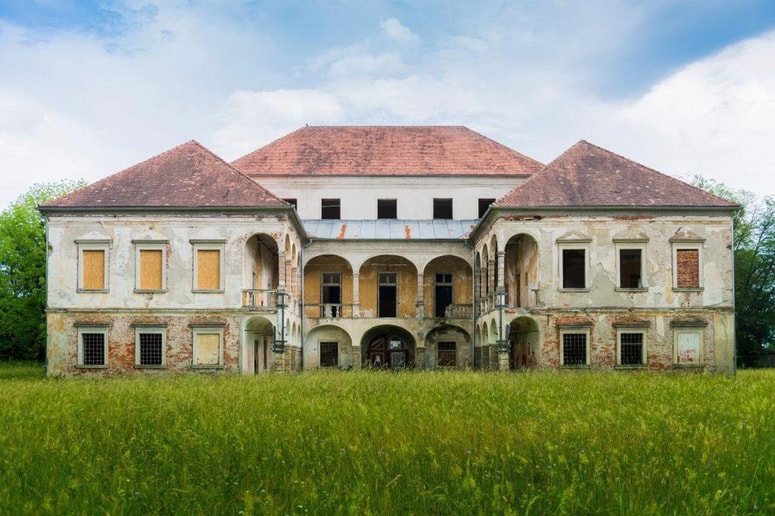 Glede na trenutno stanje objekta bi bila za njegovo celovito obnovo potrebna večmilijonska investicija, za katero v proračunu Mestne občine Ptuj ni zagotovljenih sredstev, pravijo na občini.