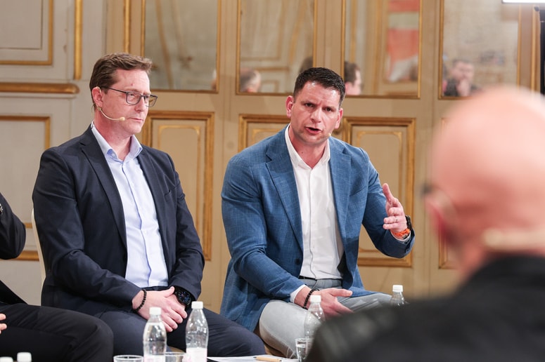 Na prvi pogled je prvi morebitni novi  partner Golobove dosedanje koalicije Zoran Stevanović, a je že njegova izjava, da želijo finančno, notranje in zunanje ministrstvo, manifestirala požrešnost, kot je na slovenskem političnem prizorišču še nismo videli. 