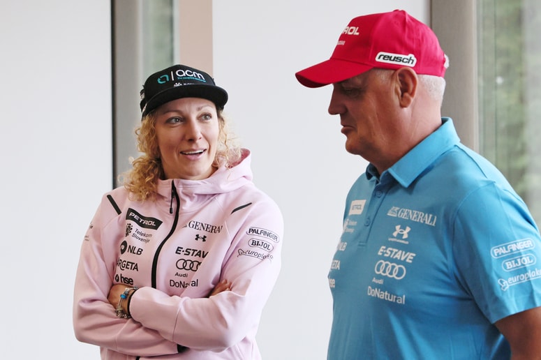 Ilka Štuhec in trener Denis Šteharnik.