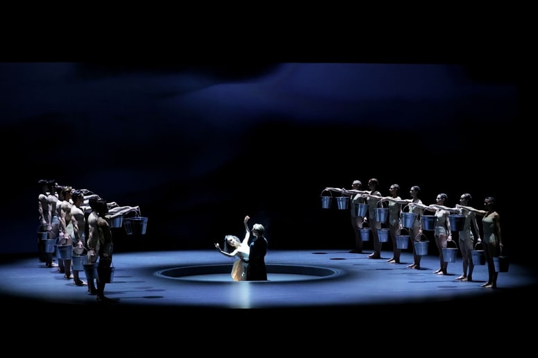 Glavna fotografija članka:(POGLED) Kultura v politiki: Kritično zadržanje do sveta