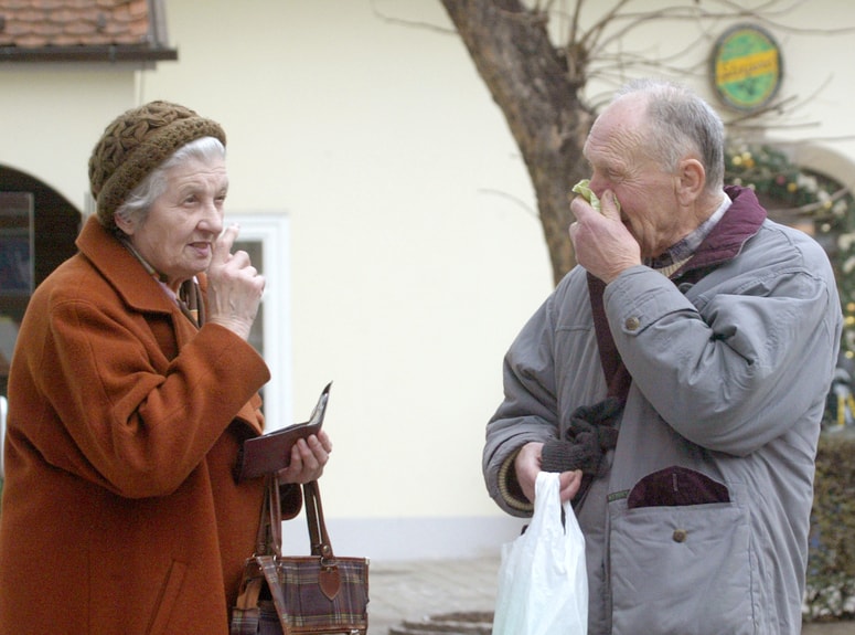 Simptomi, ki vključujejo kihanje, kašljanje ter boleče, rdeče in srbeče oči, so lahko izjemno izčrpavajoči.