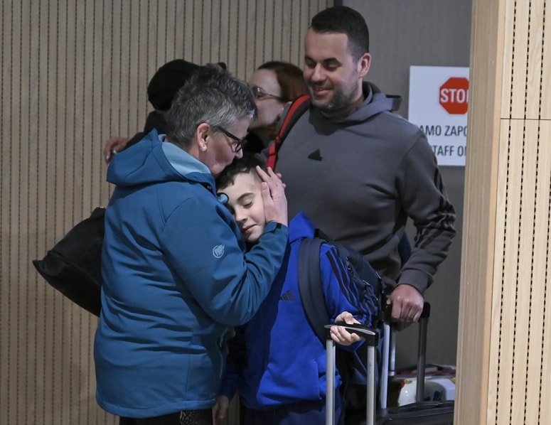 Na Bližnjem vzhodu je zaradi vojne, ki je izbruhnila minuli konec tedna, ostalo ujetih najmanj tisoč Slovencev.