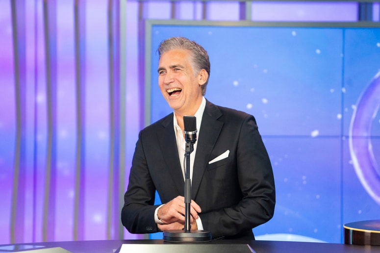 Jan Plestenjak se spominja tudi "svečanih" priložnosti, ko je bila na jedilniku hrenovka. 