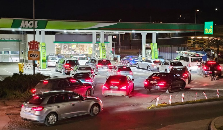 Glavna fotografija članka:Nove cene: Opolnoči podražitev bencina za 3,5 centa za liter, dizla pa za 11,1 centa. Kaj pa kurilno olje?