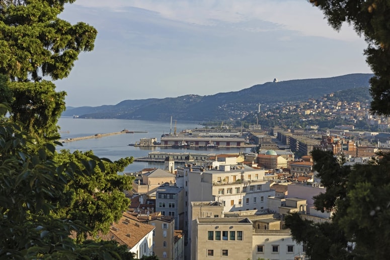 Kdor danes v Trstu kupuje 60 kvadratnih metrov veliko stanovanje, zanj odšteje več kot 48 tisoč evrov več kot v letu 2021. 