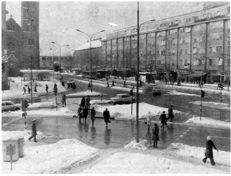 Glavna fotografija članka:Pred 50 leti v Večeru: Na ženski se lomijo stara merila gledanja na človeka-delavca