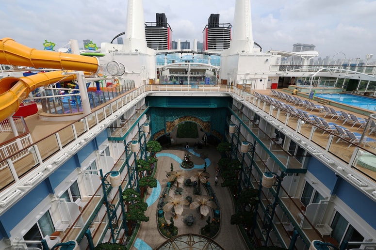 Glavna fotografija članka:(FOTO) Pokukajte na krov največje Disneyjeve ladje, ki prinaša noro atrakcijo