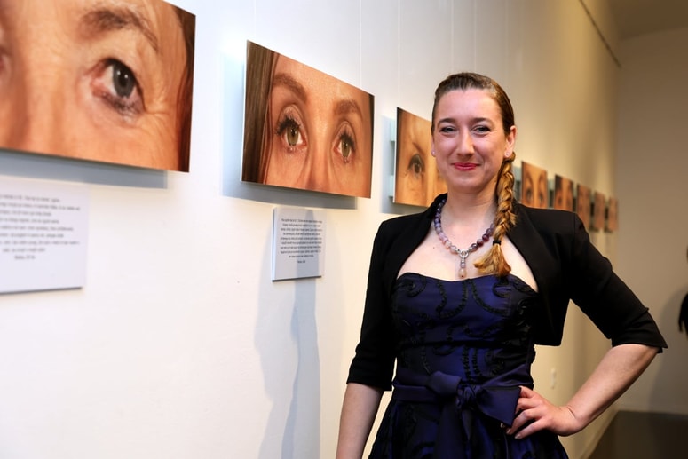 V Fotografskem muzeju je Maja Modrinjak na ogled postavila oči dvajsetih žensk. 