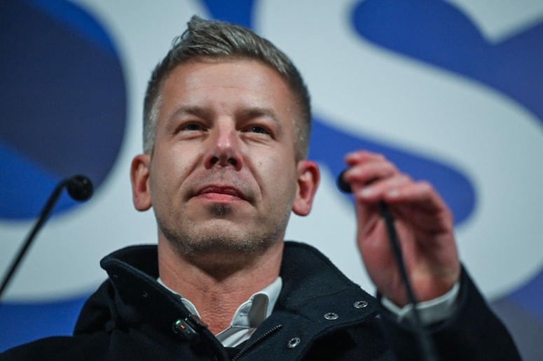 Magyar od Orbana ostro zahteva, naj takoj ustavi načrtovano serijo volilnih manipulacij.