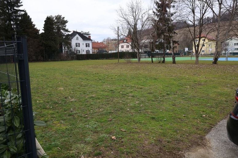 Novi vrtec (nekoč imenovan športni vrtec) v Mladinski ulici (območje Partizana) bo nadomestil vrtčevski enoti v Gregorčičevi in Krekovi.​ 