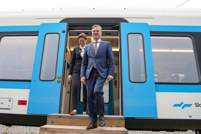 Glavna fotografija članka:(FOTO) Golob: Drugi tir zgodba domačega znanja in gradbene operative