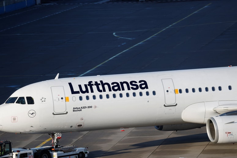 Stavko bodo vsaj danes občutili tudi nekateri potniki na povezavah s Slovenijo.