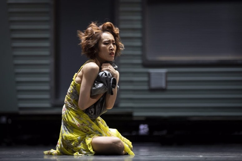 Krhko Blanche je upodobila solistka mariborskega Baleta Asami Nakshima. 