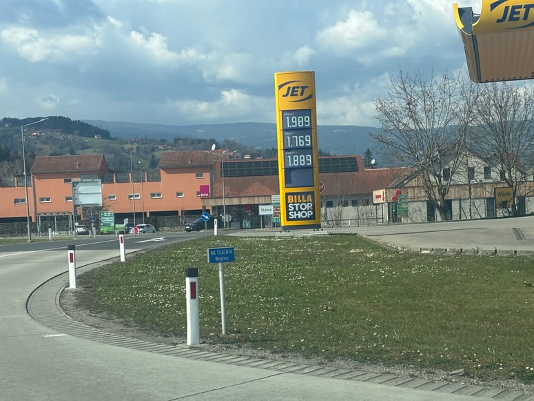 Do 13. uri so se cene goriva v Avstriji že podražile.
