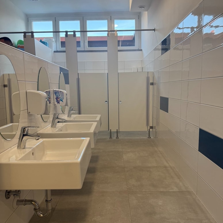 Glavna fotografija članka:(FOTO) Za več kot 415 tisoč evrov prenovili del mariborskega vrtca: Otroci in zaposleni z novimi sanitarijami