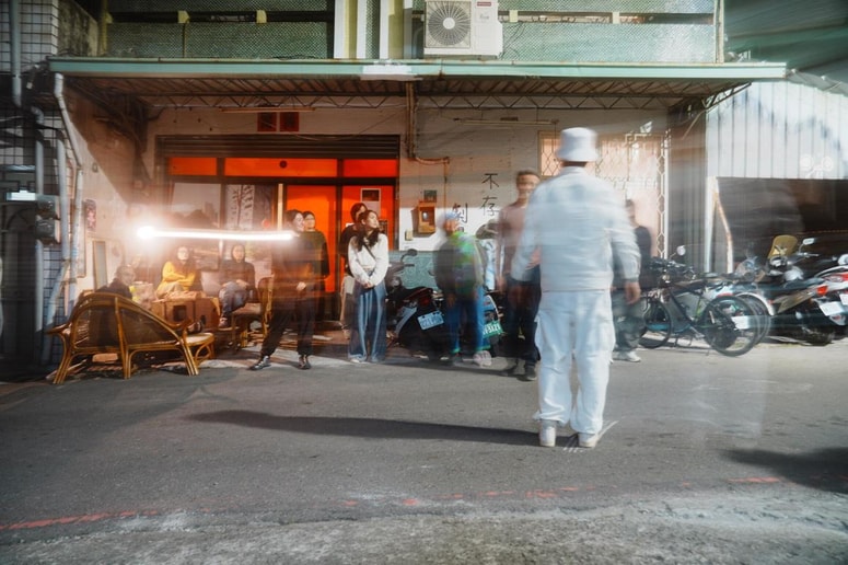 Fotografija je iz tajvanske premiere predstave Gib je opeka.