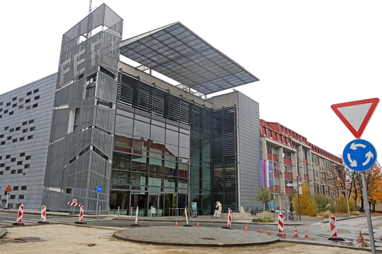 Uradnih pojasnil, kaj je bil vzrok za vročo kri, ni.