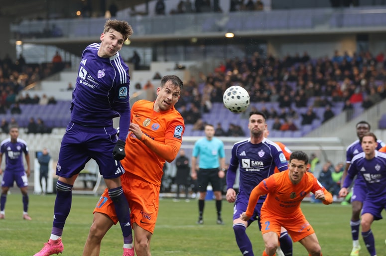 Celje je še vedno spredaj, a Maribor se lahko že ta konec tedna še bolj približa prvemu mestu.