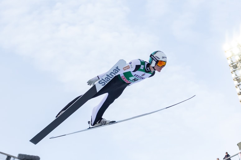 Glavna fotografija članka:Izjemni obeti na Norveškem, dva naša orla na stopničkah