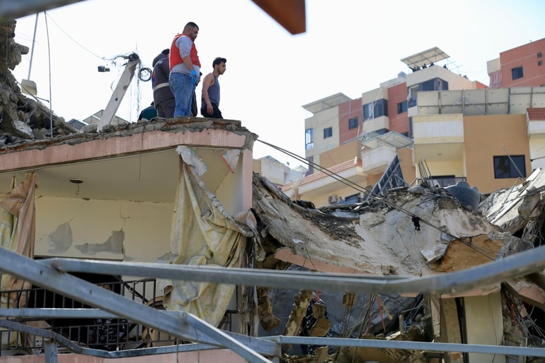 Po podatkih libanonske vlade je bilo doslej v izraelskih napadih ubitih 773 ljudi, od tega sto otrok.