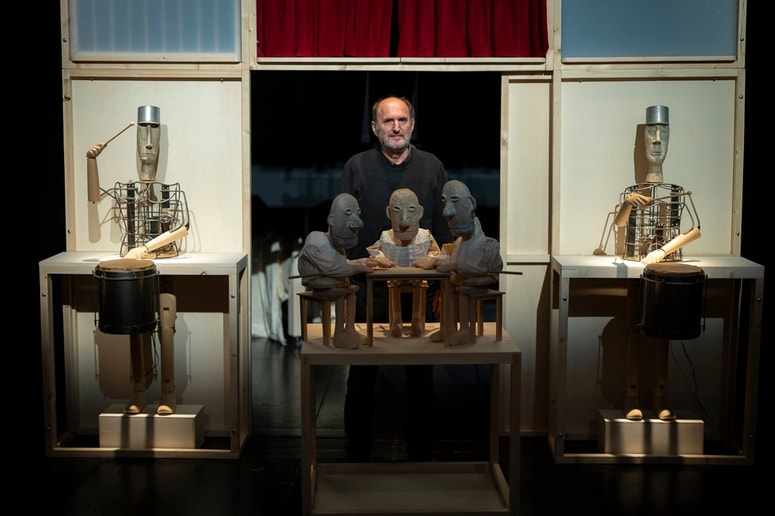 Silvan Omerzu: "Cankarja slavimo 'po pravici': njegove ideje, pisava, ritem so brez dvoma unikatni. Poleg tega je bil prvi, ki se je s pisateljskim delom preživljal. Njegov opus je ogromen, sploh glede na to, da žal ni živel dolgo." 