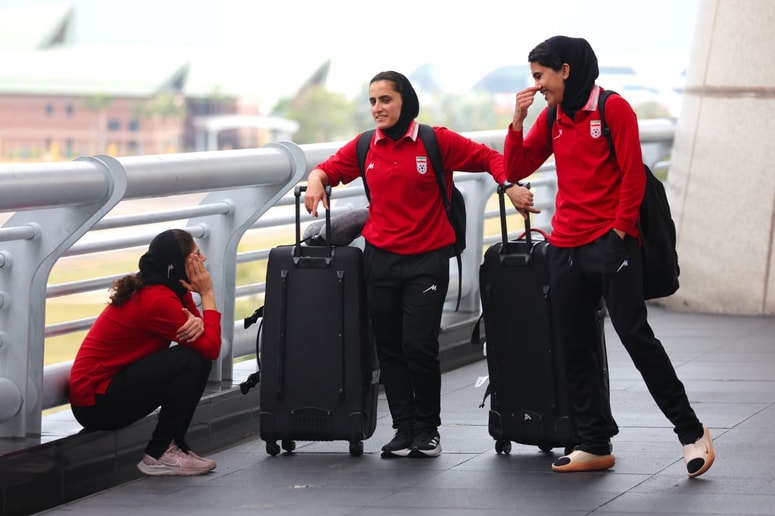 Članice iranske reprezentance so za azil zaprosile, ko so jih v domovini označili za izdajalke, ker niso pele državne himne. 