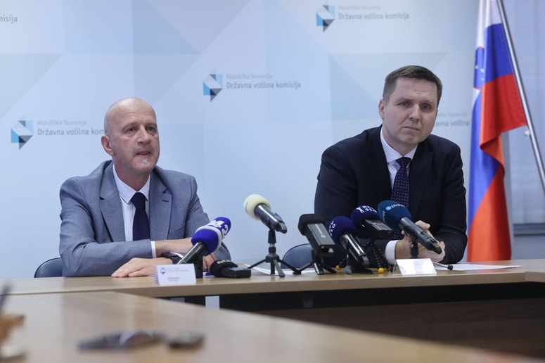 Predsednik Državne volilne komisije vrhovni sodnik Peter Golob in Igor Zorčič, direktor Službe DVK, na tiskovni konferenci pred začetkom predčasnega glasovanja    