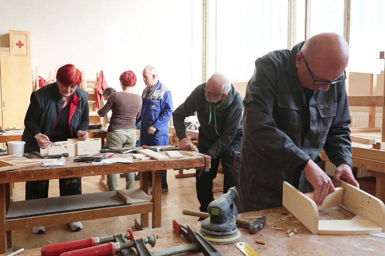 Nekateri so znanja obdelovanja lesa utrdili, drugi jih na novo pridobili. 