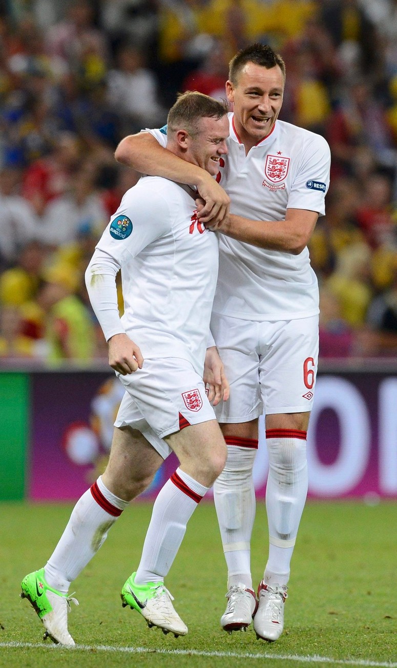 Na začetku posnetka se zdi, da nekdanji nogometaš povsem obvlada situacijo.