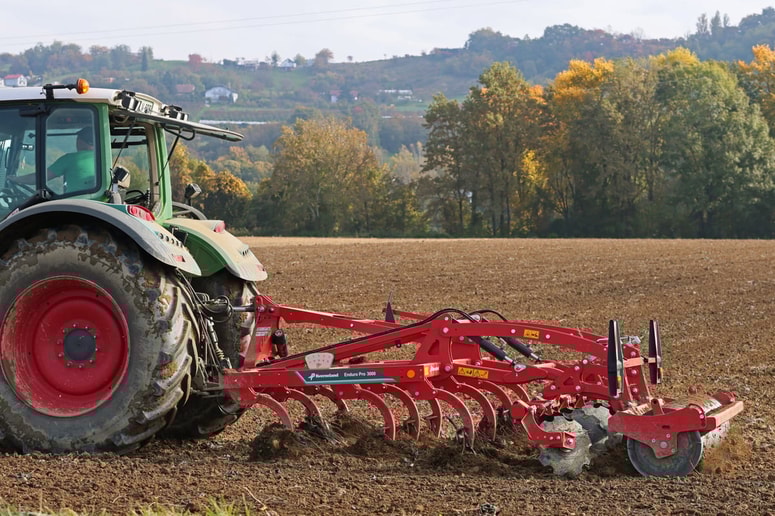 Vse stranke se strinjajo, da je samooskrbo s hrano treba krepiti. To bi zagotavljale z zaščito kmetijskih  zemljišč, s pospešenimi gradnjami namakalnih sistemov in povečevanjem odkupa lokalne hrane v javnih zavodih. 