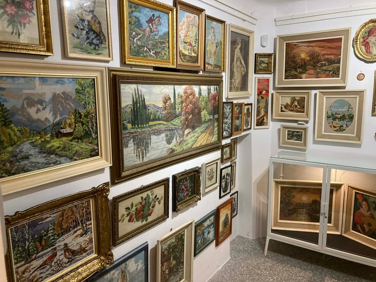 Gobelini v razstavišču Trafika pri Mestnem parku 